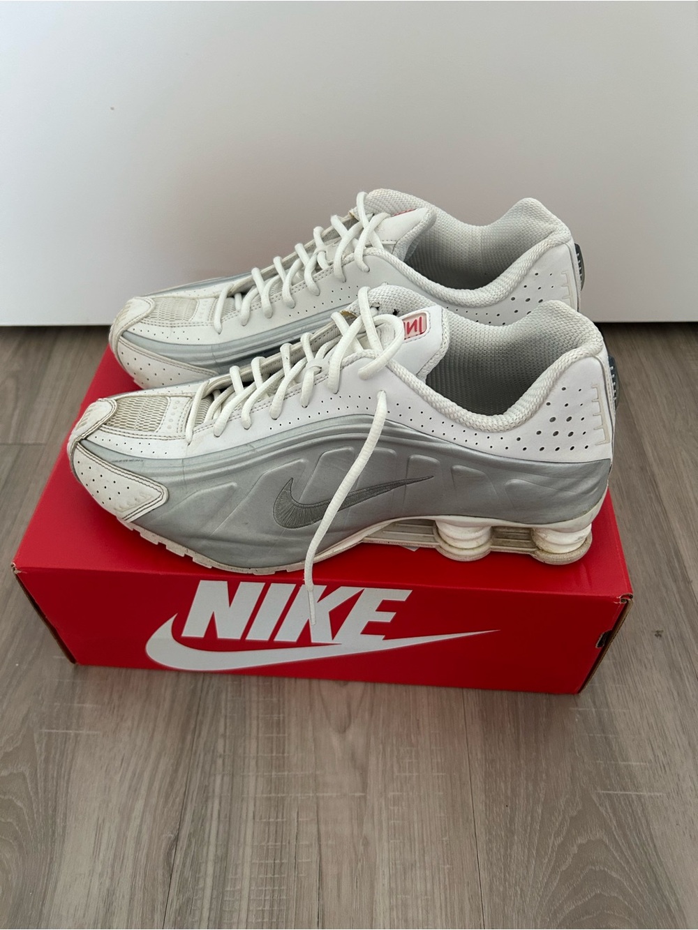 Nike Shox R4 - Picture 2 of 7